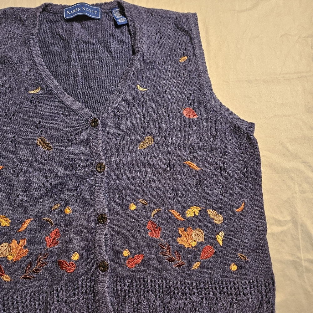 Karen Scott Vtg Navy Blue Sweater Vest M Button Front Embroidered Fall Leaves‎
